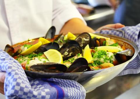 Lassen Sie sich in unserem Restaurant mit der einzigartigen Ostsee-Cataplana verwöhnen