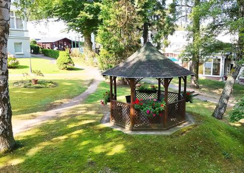 Entspannen und Wohlfühlen in der Parkanlage des Ostseehotels – Villen im Park
