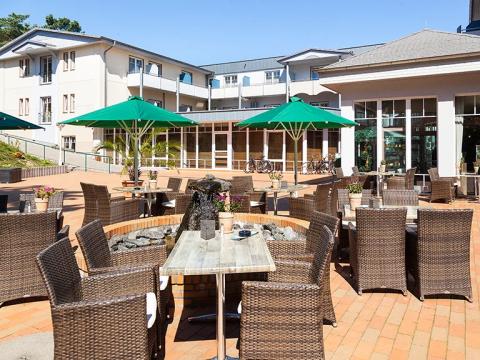 Ostseehotel - Villen im Park: Die "Sonnenterrasse" Die "Sonnenterrasse"