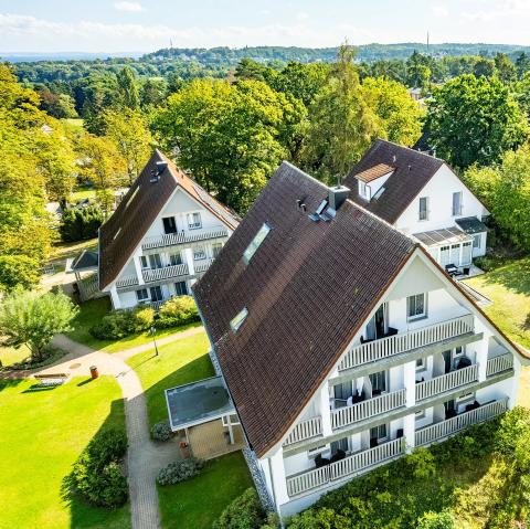 Villen Silbermöwe im Ostseehotel Villen im Park – moderne Komfortzimmer mit Balkon in Bansin