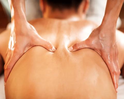 Wir verzaubern Sie bei unseren klassischen Massagen mit unserem Aromaöl