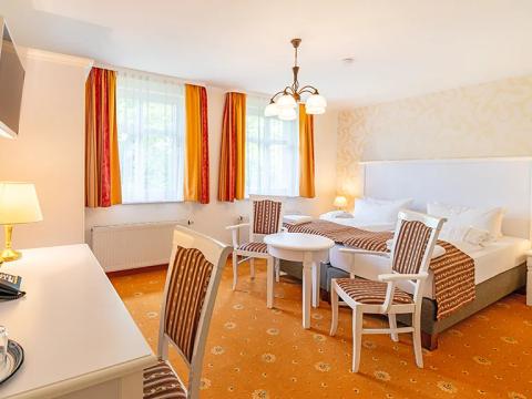 Ostseehotel - Villen im Park: Beispiel Doppelzimmer Villen Beispiel Doppelzimmer Villen