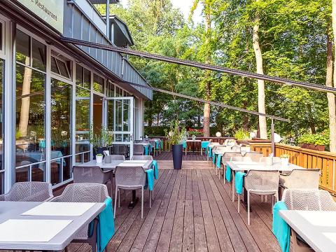 Erleben Sie Abende voller Genuss und Lebensfreude auf der Restaurant-Terrasse in den Sommermonaten.