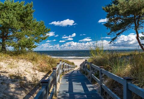 Ob Doppelzimmer oder Junior Suite – beim MAILIGHT-Angebot im Ostseehotel – Villen im Park auf Usedom zahlen Sie für alle Zimmerkategorien den gleichen Preis! Gönnen Sie sich einen erholsamen Urlaub an der Ostsee zum Einheitspreis – nur buchbar bis zum 25.