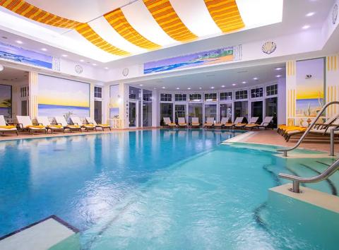 Ostseehotel - Villen im Park: Beheizter Innenpool im KAISER SPA Beheizter Innenpool im KAISER SPA