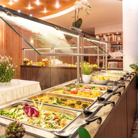 Genießer-Menüs im Halbpension-Restaurant und mit zahllosen raffinierten Spezialitäten.